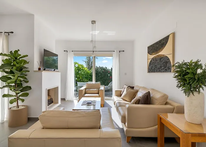 Kastalia Springs 3bd Viilla In Peiya By Vichy Holidays פאפוס