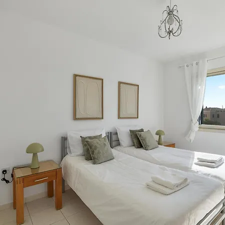 Kastalia Springs 3bd Viilla In Peiya By Vichy Holidays