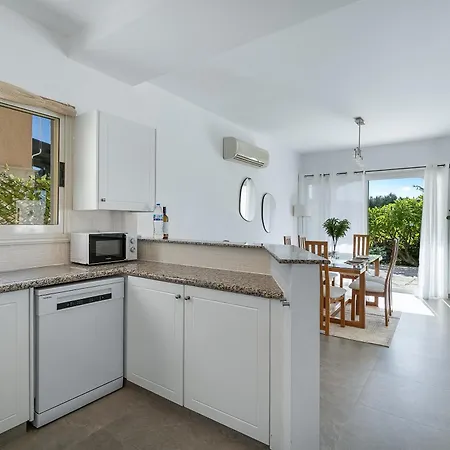 Kastalia Springs 3bd Viilla In Peiya By Vichy Holidays 파포스